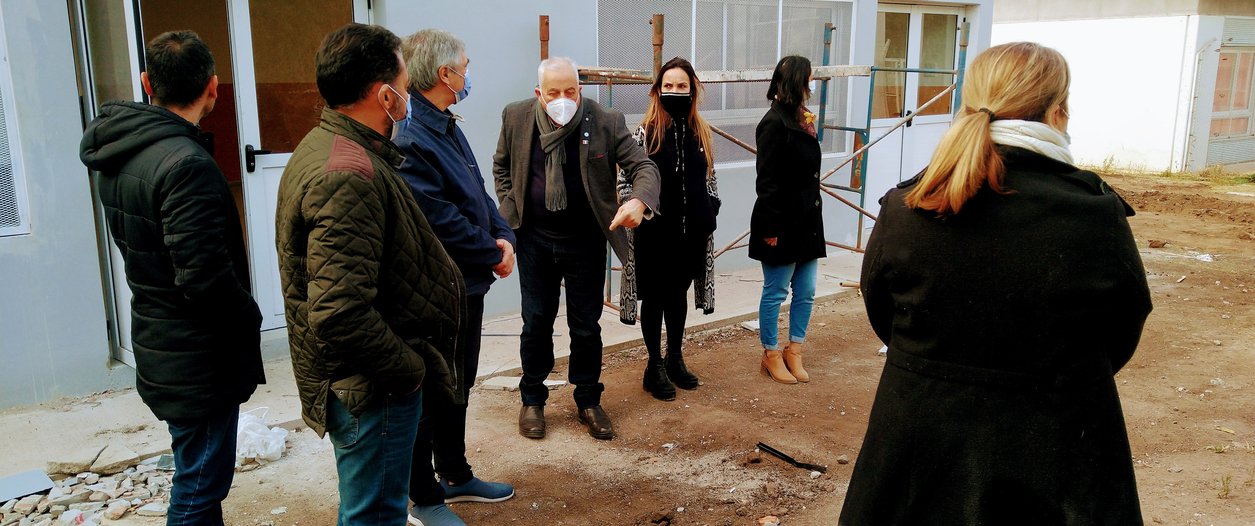 El Ministro Walter Grahovac visitó la nueva escuela Juana Manso