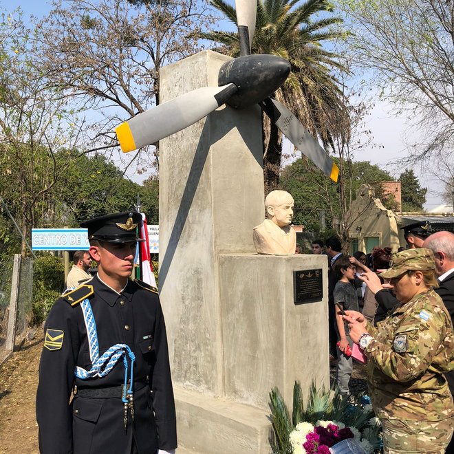 Monumento en Honor al CP (PM) Andrés Luis Brashich